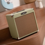 Cort gitárerősítő zengetővel, 15 Watt, pasztell zöld